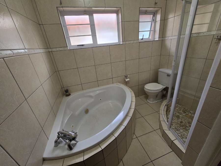4 Bedroom Property for Sale in Thornton Western Cape
